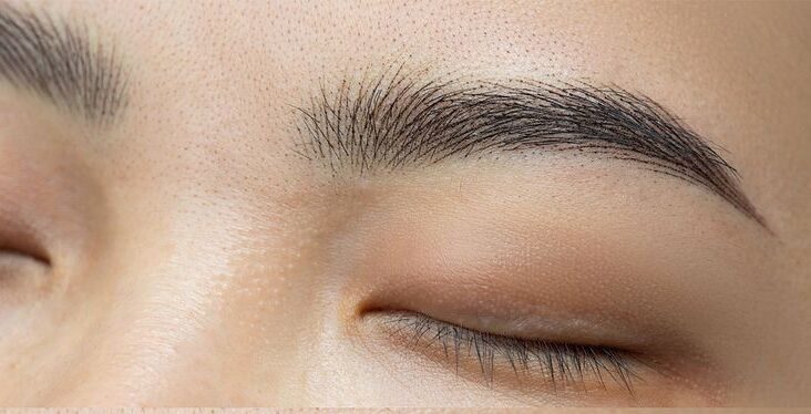 Hairstroke chân mày có đau hay không?