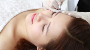 Phun mày không lên màu?