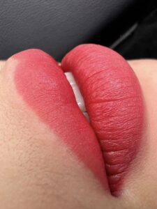 Xăm môi có hại không?