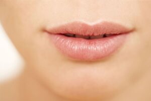 Phun môi không lên màu