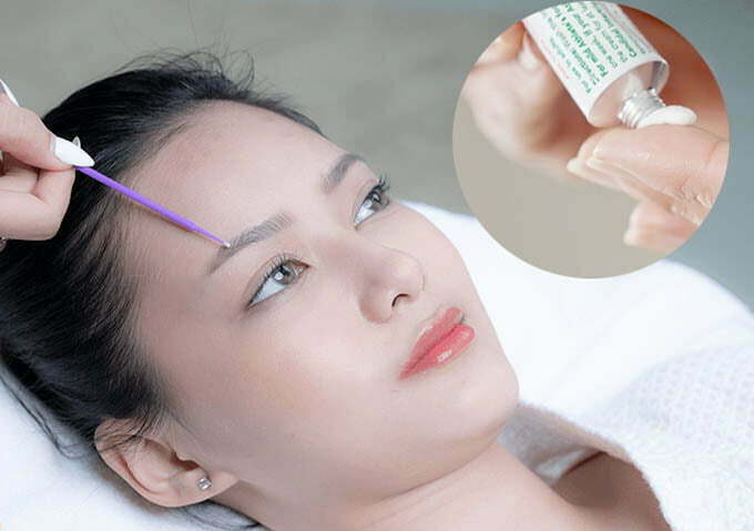 Sau khi xăm mày bao lâu thì bôi thuốc mỡ? 2 boi thuoc mo sau khi phun long may 1 e1756450037119