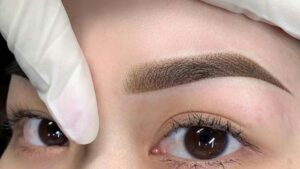 Làm chân mày đẹp bằng phun lông mày