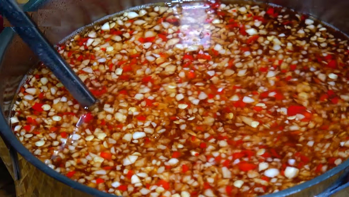 Mới vừa xăm môi xong ăn cơm được không? 1 Xăm môi ăn cơm nhưng cũng cần lưu ý nước chấm.