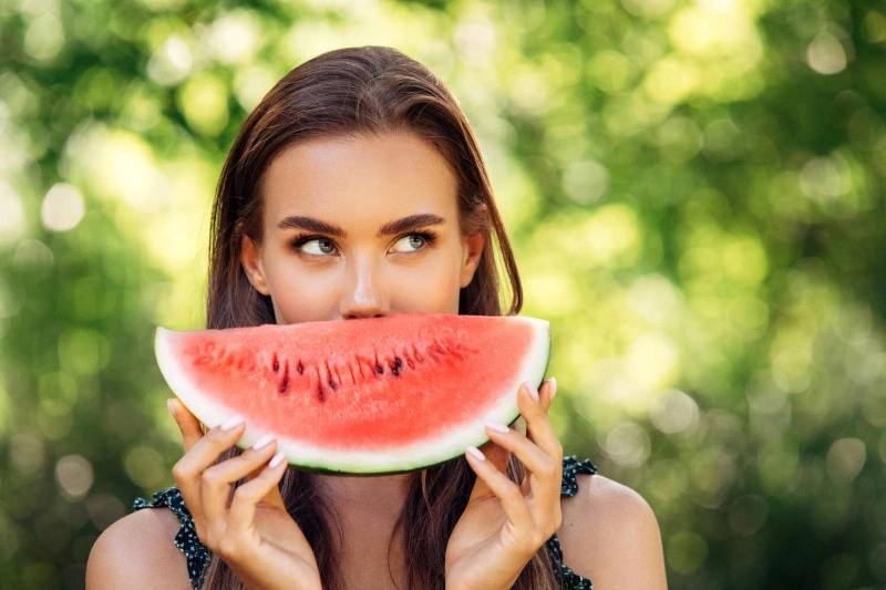 cách chăm môi sau xăm 3