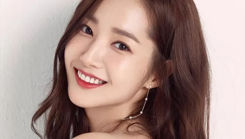 Bật mí 7 dáng chân mày phong thủy đẹp, thu hút tài lộc và vận may 15 chan may phong thuy 15 e1756437215857