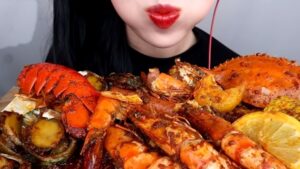 xăm môi kiêng hải sản