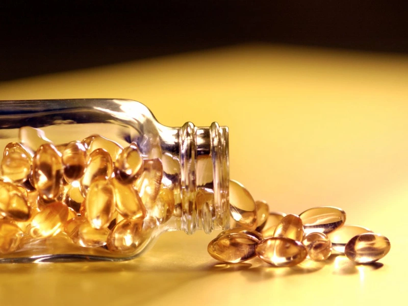 Bôi vitamin E lên môi sau khi xăm giúp màu môi đều, đẹp tự nhiên Bôi vitamin E lên môi sau khi xăm giúp màu môi đều, đẹp tự nhiên
