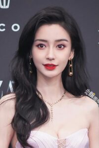 Chân mày phong thủy nên phun cho mặt trái tim