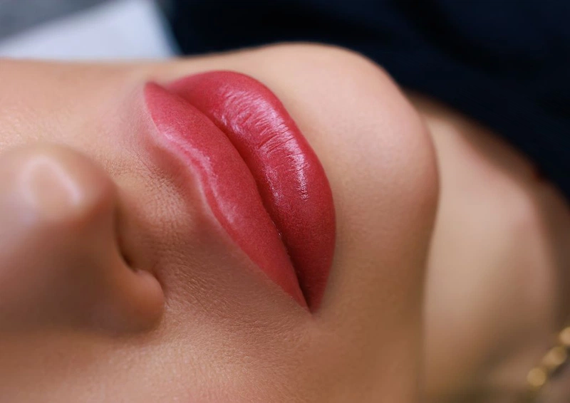 Góc giải đáp xăm môi bị chảy nước vàng có sao không và cách xử trí đúng1