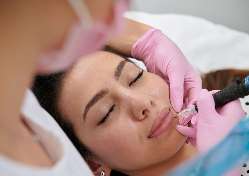 Góc giải đáp xăm môi có kiêng quan hệ vợ chồng không? Cần lưu ý những gì? 1