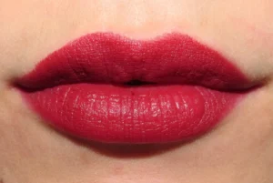 Làm nhạt màu môi phun xăm