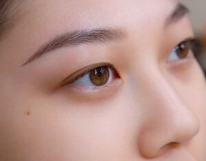 Sửa dáng lông mày đã phun