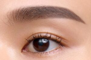 Màu lông mày phù hợp với da bánh mật