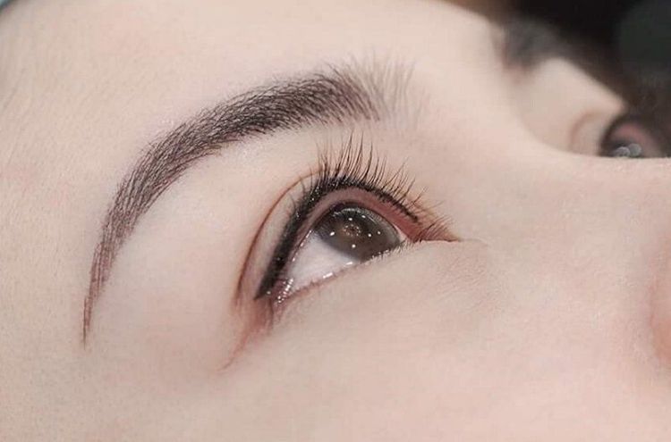 Top 3 kiểu phun mí giúp gương mặt “ăn ảnh” hơn khi chụp hình 5 Phun mí vi chạm mang lại đôi mắt tự nhiên và hài hòa