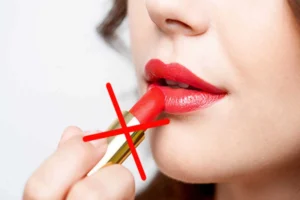 7 ngày sau phun môi: Mỗi ngày nên làm gì để môi lên màu “đúng bài” 4 Phun môi 2 ngày đã bong là do đâu? Có ảnh hưởng đến màu môi không? 3