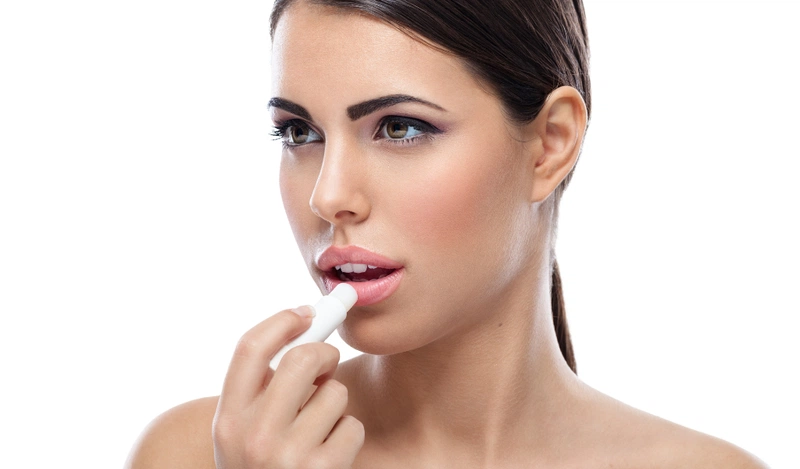 phun_moi_bi_bong_da_nhieu_lan_phai_lam_sao_4_185c781ee0 Dưỡng ẩm và bổ sung vitamin, dưỡng chất cho đôi môi