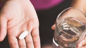 Phun môi bị mụn nước