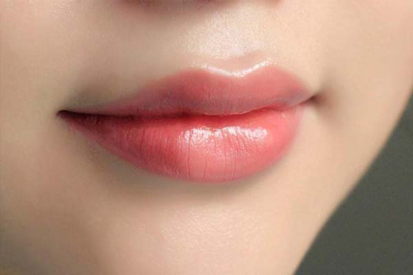 sau_khi_phun_moi_xong_co_nen_deo_khau_trang_khong_3_60d427d6e2 Sau khi phun môi xong có nên đeo khẩu trang không?3
