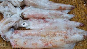 Sau khi xăm môi ăn mực được không?