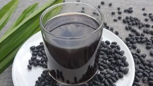 Sau khi xăm môi uống nước đỗ đen có được hay không?