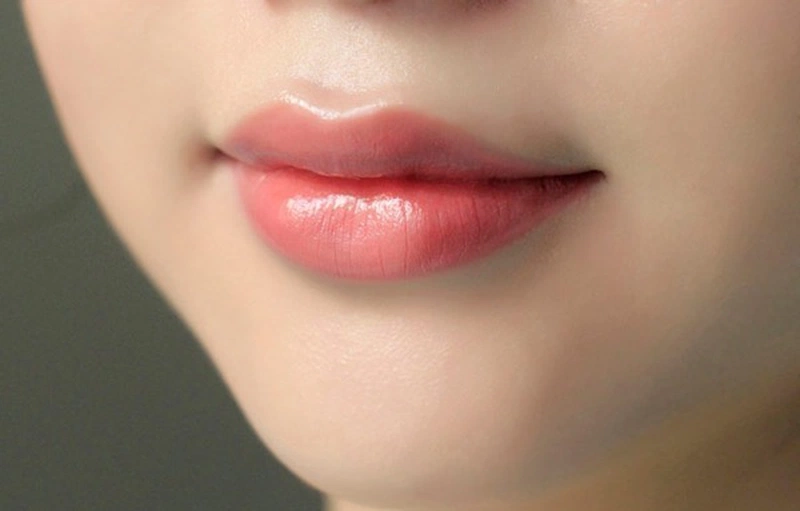 sau_khi_xam_moi_co_duoc_uong_nuoc_dua_khong_2_dc9de16b67 Sau khi xăm môi có được uống nước dừa không 2