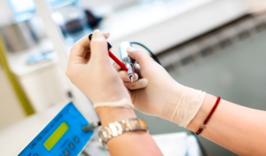 Tay nghề và chất lượng mực quyết định độ bền màu của phun môi Organic