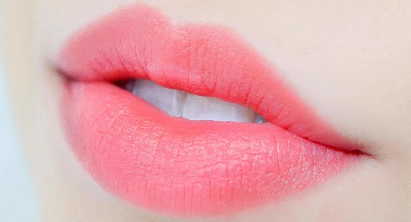 Bảng màu phun môi đẹp phù hợp xu hướng cuối năm 2025 20 So sánh phun môi pha lê và phun môi collagen. Nên chọn kỹ thuật nào? 2