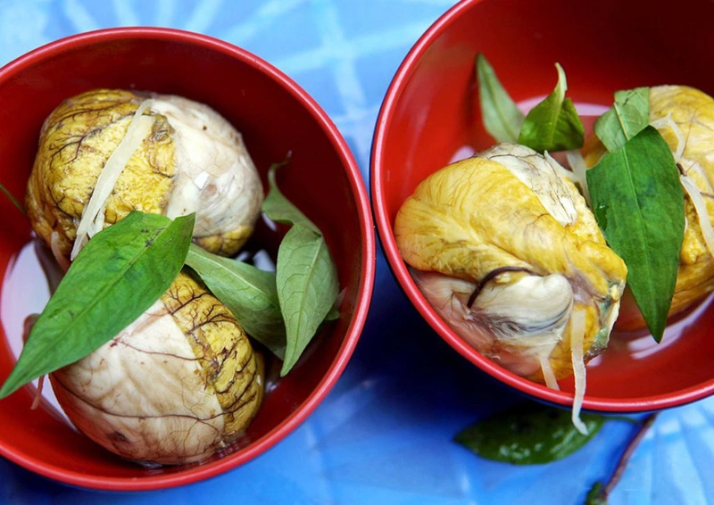 tim_cau_tra_loi_cho_ban_khoan_xam_moi_co_duoc_an_trung_vit_lon_khong_lo_an_co_sao_khong_2_77f022e75d Tìm câu trả lời cho băn khoăn xăm môi có được ăn trứng vịt lộn không? Lỡ ăn có sao không?2
