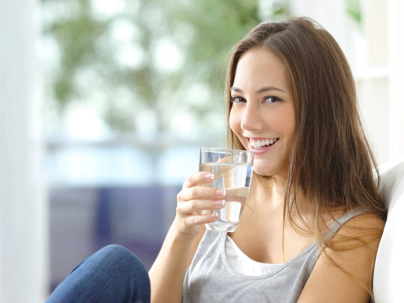 truoc_khi_phun_moi_nen_lam_gi_nhung_dieu_ma_ban_nen_biet_3_8459c8911d Uống đủ nước giữ ẩm cho môi