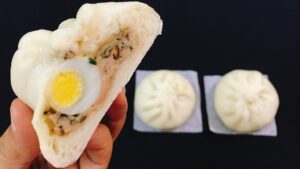 Xăm môi ăn bánh bao