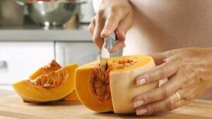 Xăm môi ăn bí đỏ