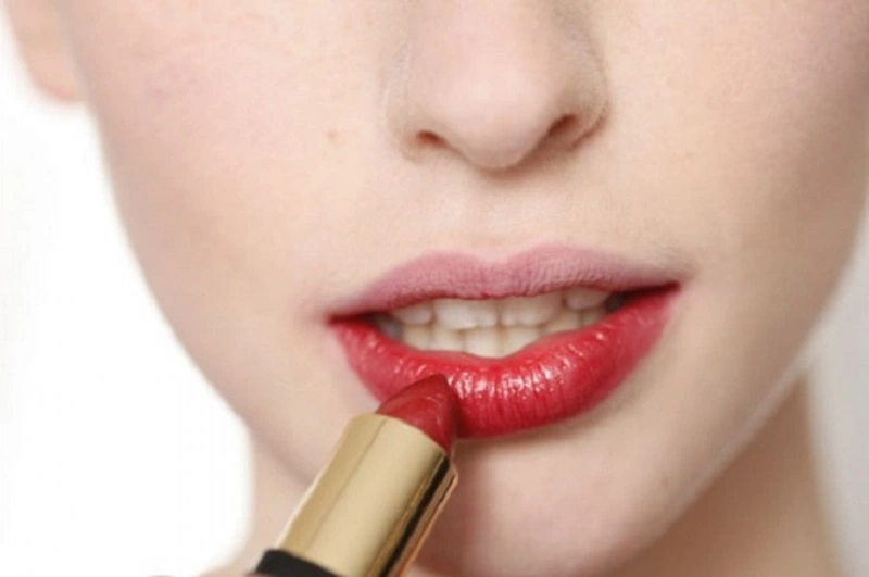 xam_moi_bi_mun_nuoc_co_de_lai_seo_khong_5_6f2892d0f3 Giải đáp: Xăm môi bị mụn nước có để lại sẹo không? 5