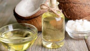 Xăm môi bôi dầu dừa