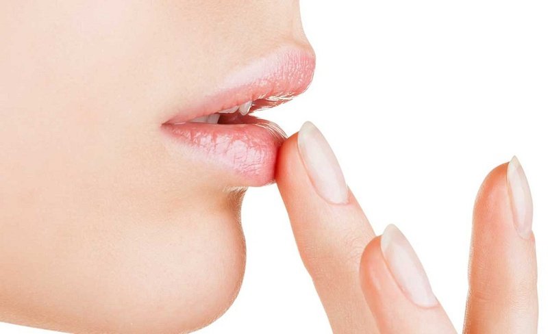 xam_moi_boi_dau_gac_duoc_khong_3_751e3c295f Xăm môi bôi dầu gấc được không? Công dụng tuyệt vời của dầu gấc 3