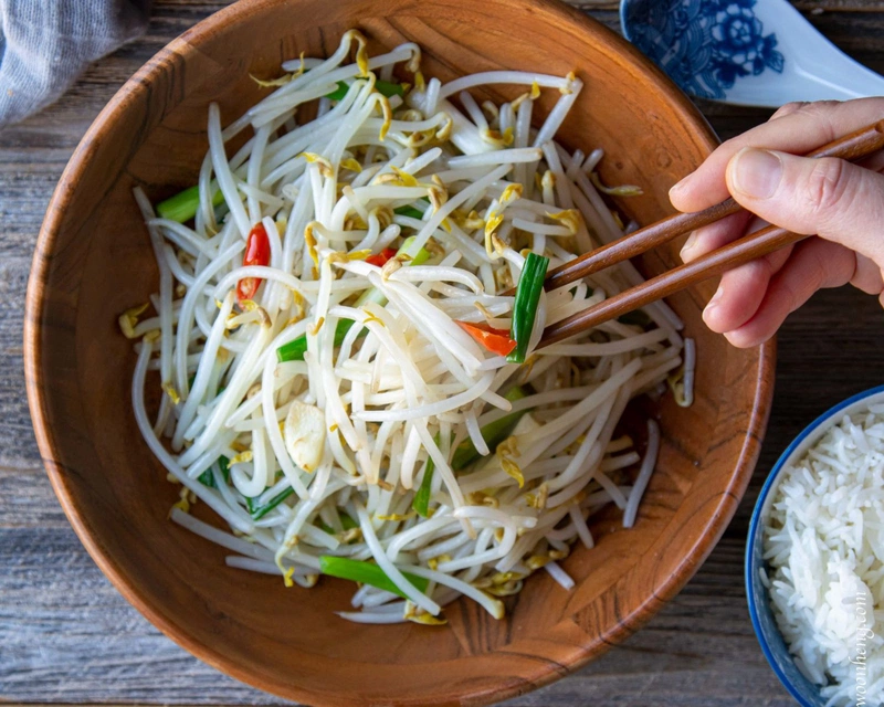 xăm môi có ăn được giá đỗ không 2