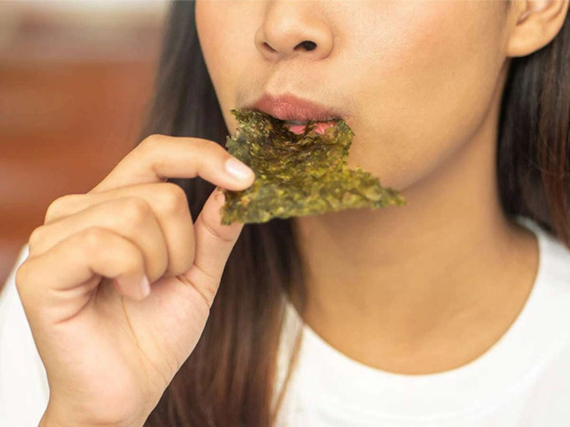 xăm môi có được ăn rong biển không 3