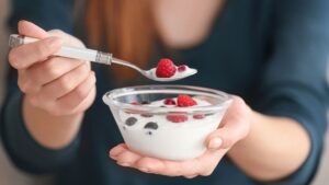 Xăm môi ăn sữa chua