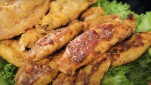 Xăm môi ăn trứng cá