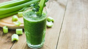 Xăm môi uống nước cần tây