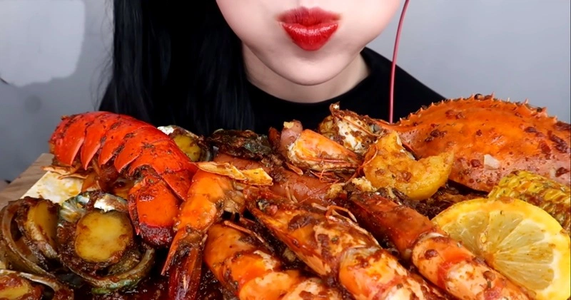 xam_moi_kieng_hai_san_bao_lau1_1dba691f20 Sau khi xăm môi có cần phải kiêng hải sản không?