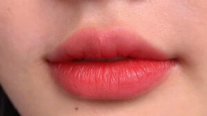 Phun môi với tone da ngăm: Cách chọn chuẩn từng undertone