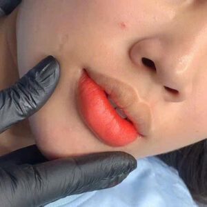 Phun môi đau nhiều hơn xăm hình không? So sánh chân thực