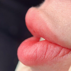 Không thích môi đậm: Phun sao cho vẫn đẹp?