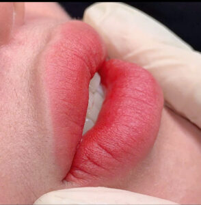 Phun môi tự nhiên: Ít màu nhưng không nhạt