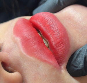 Nâng cấp phun môi: Lên màu chuẩn ngay từ lớp dưỡng