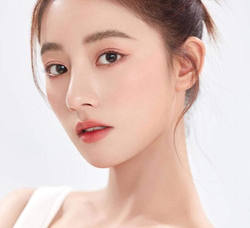 Khám phá 5 xu hướng makeup hot trend dành riêng cho phun môi màu đỏ gạch 3 0d91e49861d16c3cb3761fd688955369 1 e1758181510199