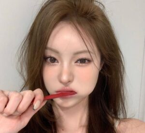 Phun lông mày nâu cà phê là gì?