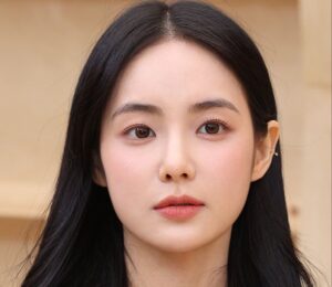 Phun lông mày màu đen hợp phong thủy không?