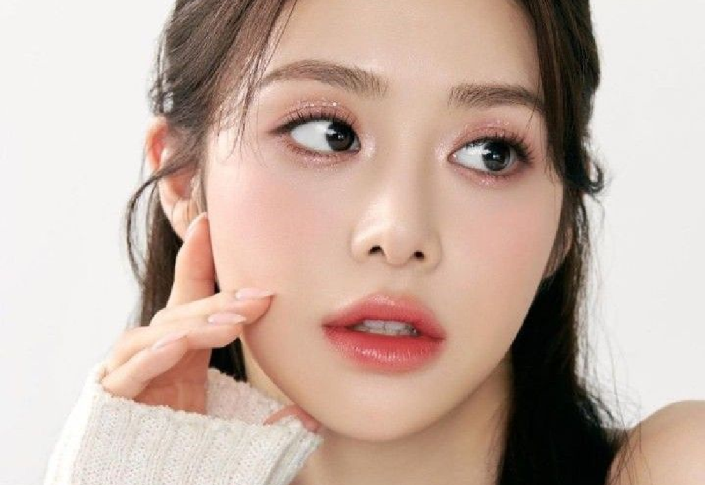 Top 5 phong cách trang điểm tone hồng phù hợp với phun môi màu đỏ hồng 3 2024 06 06 0001a148 e1758177793202