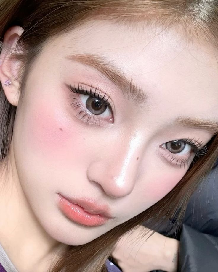 Phun lông mày nâu cà phê hợp với phong cách makeup nào? 1 Phun lông mày nâu cà phê là gì?